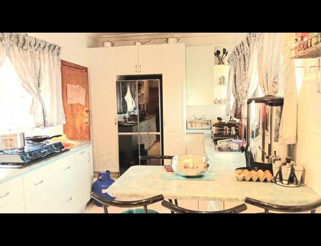 4 BEDROOM HOUSE FOR SALE IN LOMBARDY EAST